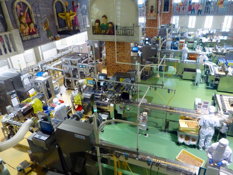 chocolaterie-FIGANIERES-min_japan_sapporo_chocolate_factory_label_packaging_cookie_machine_operators-961509